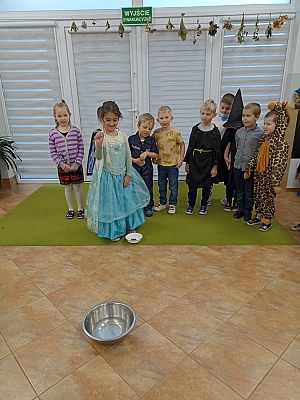 Grafika #22: Andrzejki grupa III Sowy