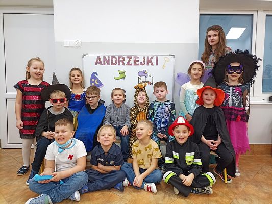 Grafika #25: Andrzejki grupa III Sowy