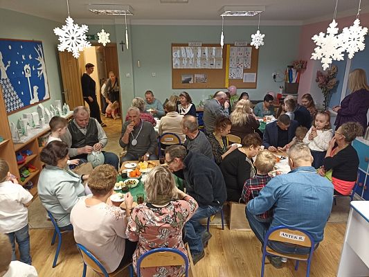 Grafika #5: Dzień Babci i Dziadka gr. III Sowy