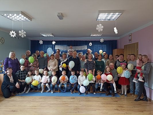 Grafika #10: Dzień Babci i Dziadka gr. III Sowy