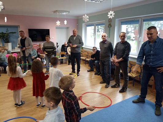 Grafika #19: Dzień Babci i Dziadka gr. III Sowy cz. II