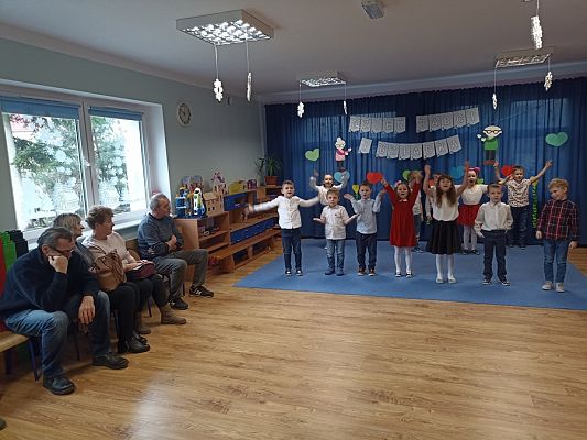 Grafika #24: Dzień Babci i Dziadka gr. III Sowy cz. II