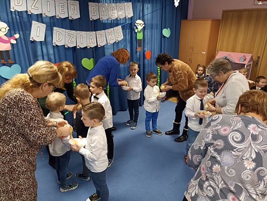 Grafika #7: Dzień Babci i Dziadka gr. II Rybki cz. II