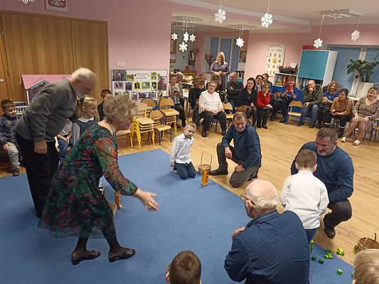 Grafika #16: Dzień Babci i Dziadka gr. II Rybki cz. II