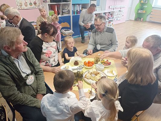 Grafika #6: Dzień Babci i Dziadka gr. I Motylki cz. I