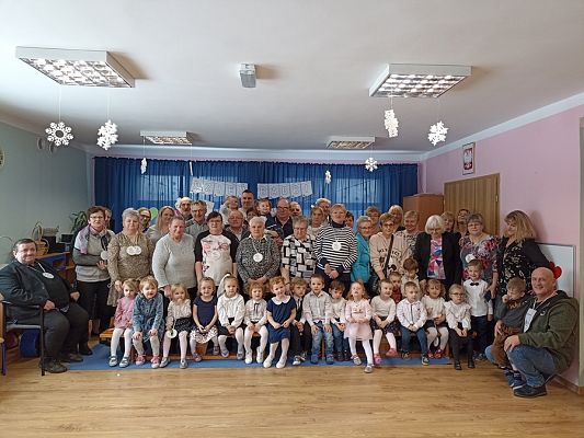 Grafika #7: Dzień Babci i Dziadka gr. I Motylki cz. I