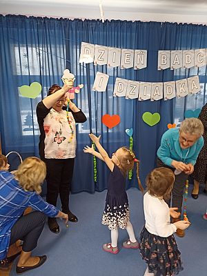 Grafika #0: Dzień Babci Dziadka gr. I Motylki cz. II