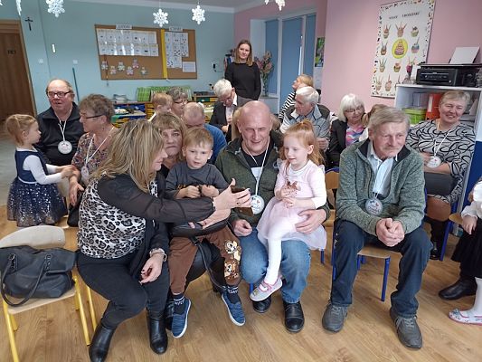 Grafika #16: Dzień Babci Dziadka gr. I Motylki cz. II