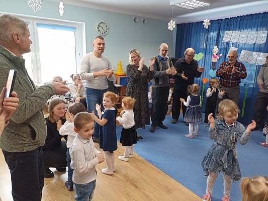 Grafika #19: Dzień Babci Dziadka gr. I Motylki cz. II