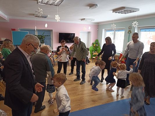 Grafika #24: Dzień Babci Dziadka gr. I Motylki cz. II