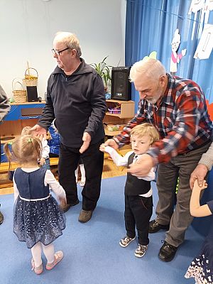 Grafika #26: Dzień Babci Dziadka gr. I Motylki cz. II