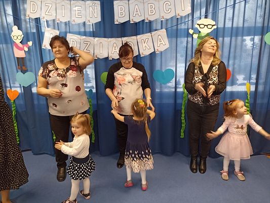 Grafika #2: Dzień Babci i Dziadka gr. I Motylki cz. III