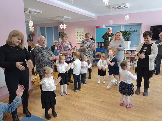 Grafika #3: Dzień Babci i Dziadka gr. I Motylki cz. III