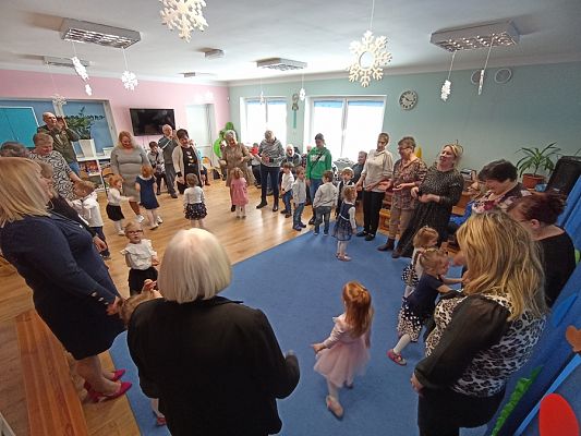 Grafika #4: Dzień Babci i Dziadka gr. I Motylki cz. III