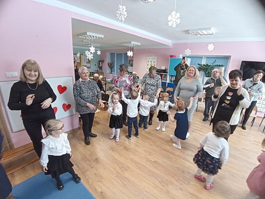 Grafika #5: Dzień Babci i Dziadka gr. I Motylki cz. III