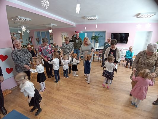 Grafika #7: Dzień Babci i Dziadka gr. I Motylki cz. III