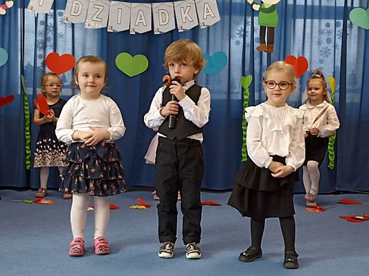 Grafika #10: Dzień Babci i Dziadka gr. I Motylki cz. III