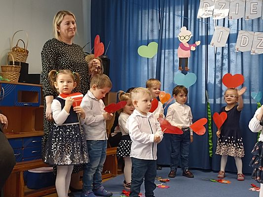 Grafika #11: Dzień Babci i Dziadka gr. I Motylki cz. III