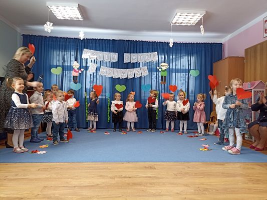 Grafika #13: Dzień Babci i Dziadka gr. I Motylki cz. III