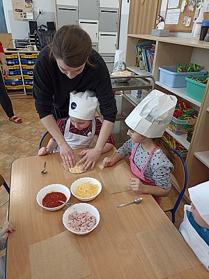 Grafika #0: Dzień Pizzy gr. III Sowy