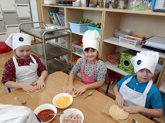 Grafika #4: Dzień Pizzy gr. III Sowy