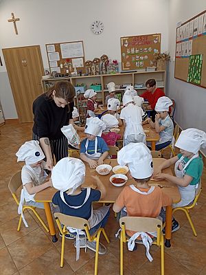 Grafika #5: Dzień Pizzy gr. III Sowy