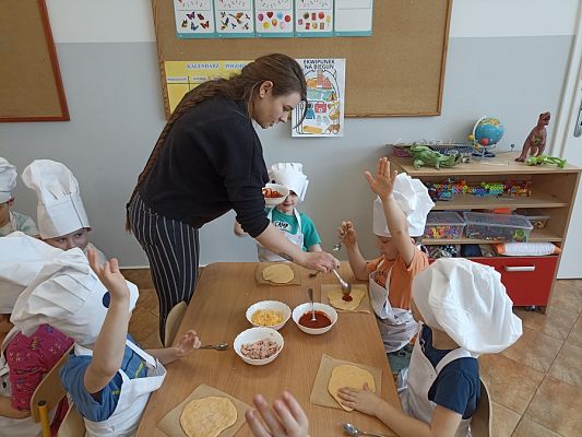 Grafika #6: Dzień Pizzy gr. III Sowy