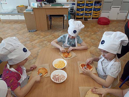 Grafika #7: Dzień Pizzy gr. III Sowy