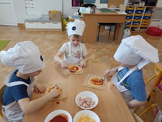 Grafika #8: Dzień Pizzy gr. III Sowy