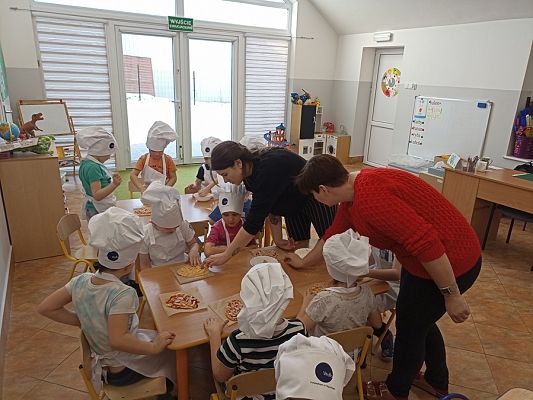 Grafika #11: Dzień Pizzy gr. III Sowy