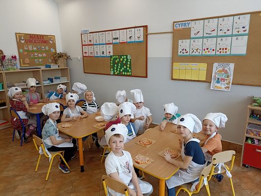 Grafika #12: Dzień Pizzy gr. III Sowy