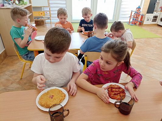 Grafika #13: Dzień Pizzy gr. III Sowy