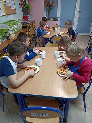 Grafika #13: Dzien Pizzy gr. II Rybki