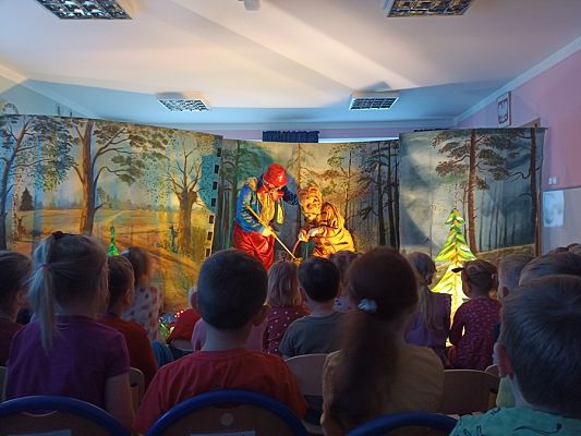 Grafika #1: Teatrzyk Podróż do krainy czarodziejskich bajek