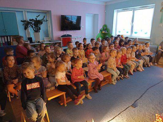Grafika #6: Teatrzyk Podróż do krainy czarodziejskich bajek