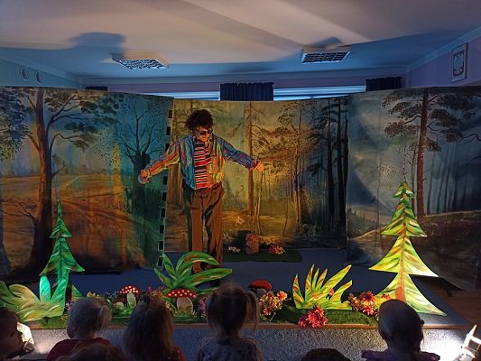 Grafika #8: Teatrzyk Podróż do krainy czarodziejskich bajek