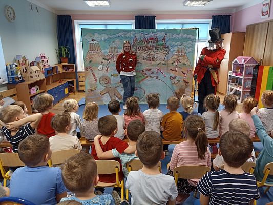 Grafika #1: Teatrzyk Dziadek do orzechów