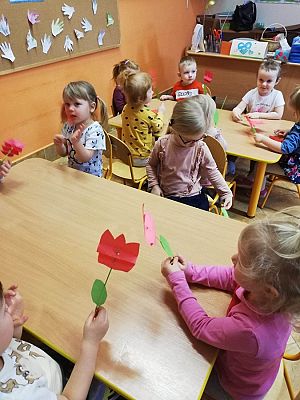 Grafika #1: Dzień Kobiet gr. I Motylki