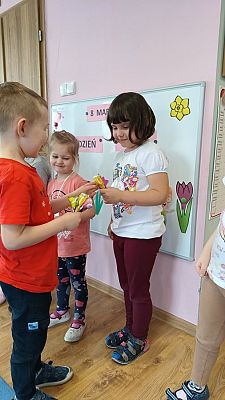 Grafika #0: Dzień Kobiet gr. II Rybki