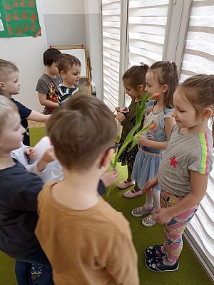 Grafika #3: Dzień Kobiet gr. III Sowy