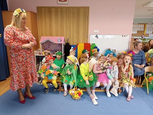 Grafika #3: Powitanie wiosny -Konkurs Najpiękniejszy strój wiosenny-pokaz wiosennej mody cz. I