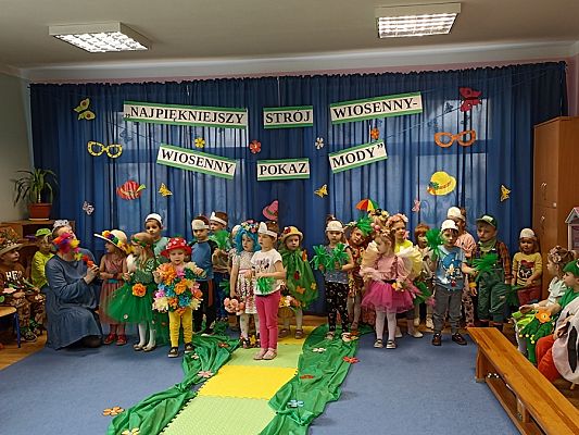 Grafika #6: Powitanie wiosny -Konkurs Najpiękniejszy strój wiosenny-pokaz wiosennej mody cz. I