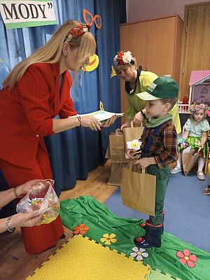 Grafika #5: Powitanie wiosny -Konkurs Najpiękniejszy strój wiosenny-pokaz wiosennej mody cz. II