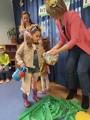 Grafika #12: Powitanie wiosny -Konkurs Najpiękniejszy strój wiosenny-pokaz wiosennej mody cz. II