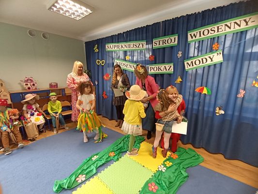 Grafika #23: Powitanie wiosny -Konkurs Najpiękniejszy strój wiosenny-pokaz wiosennej mody cz. II