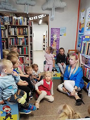 Grafika #0: Ogólnopolski Tydzień Bibliotek-Grupa Motylki w Bibliotece Publicznej w Wicku