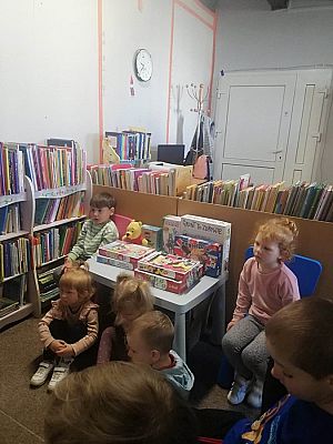 Grafika #2: Ogólnopolski Tydzień Bibliotek-Grupa Motylki w Bibliotece Publicznej w Wicku