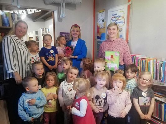 Grafika #4: Ogólnopolski Tydzień Bibliotek-Grupa Motylki w Bibliotece Publicznej w Wicku