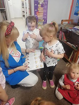 Grafika #5: Ogólnopolski Tydzień Bibliotek-Grupa Motylki w Bibliotece Publicznej w Wicku