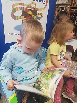 Grafika #6: Ogólnopolski Tydzień Bibliotek-Grupa Motylki w Bibliotece Publicznej w Wicku